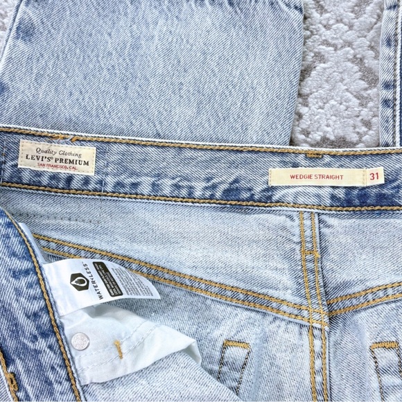 Levi’s Premium Wedgie Straight Jeans - Picture 9 of 14